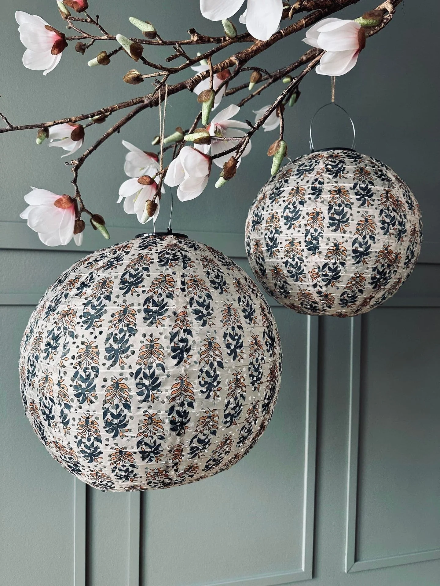 Lampe med solceller – Flower Beige dia 40 cm - Image 9