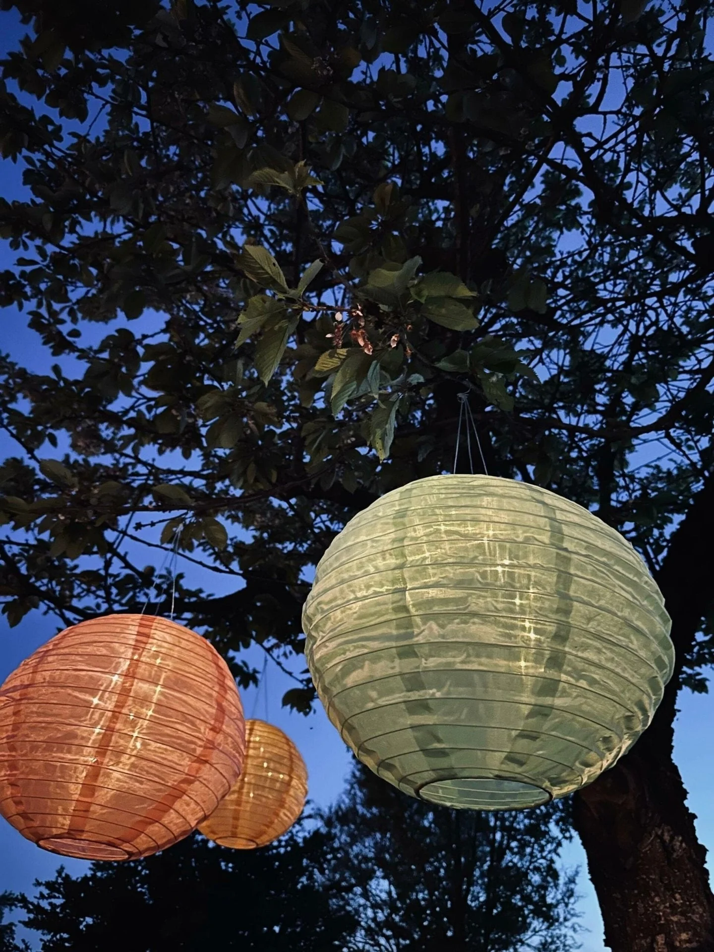 Lampe med solceller – Oransje - Image 3