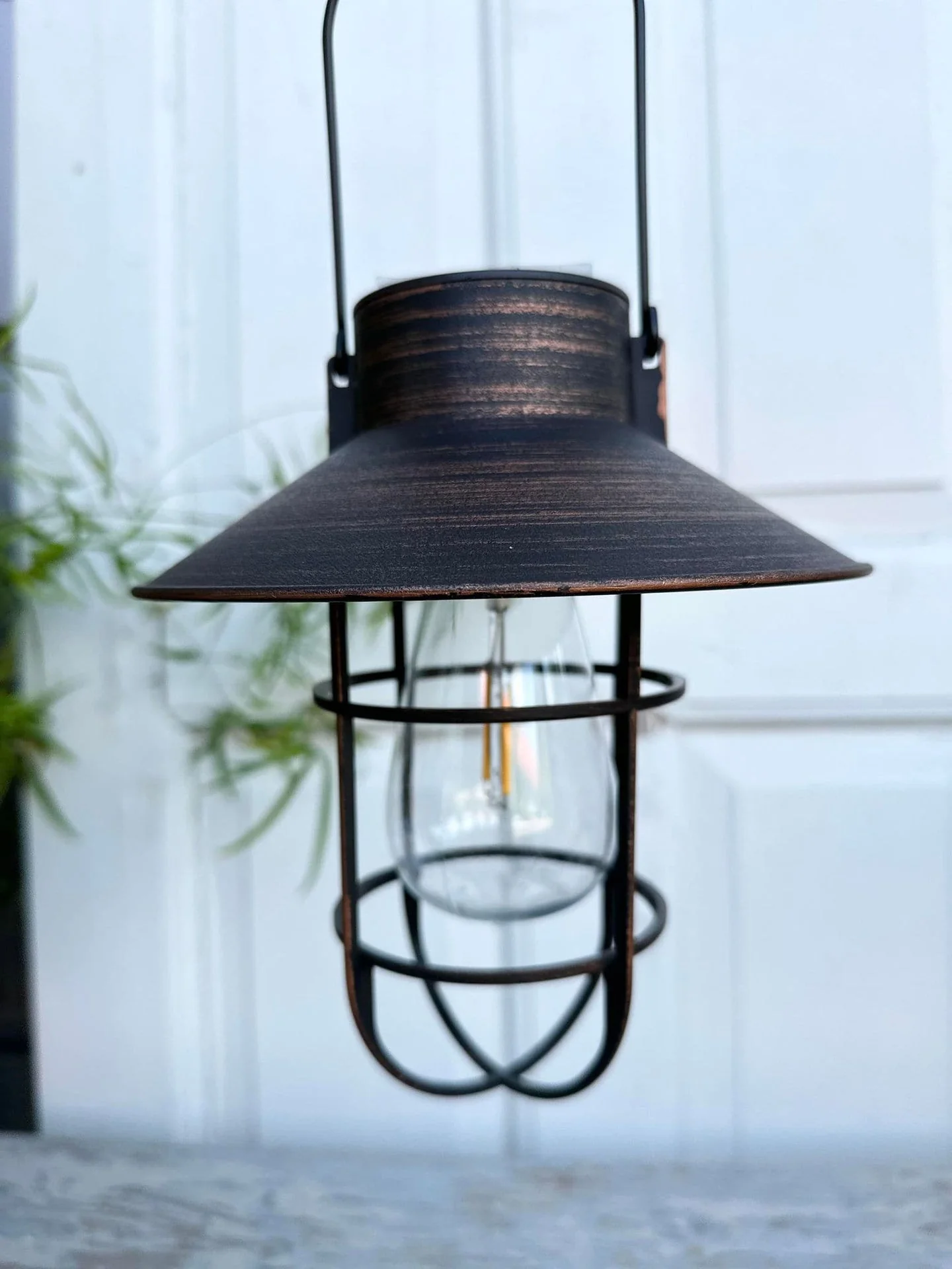 Lampe med solceller – Black factory