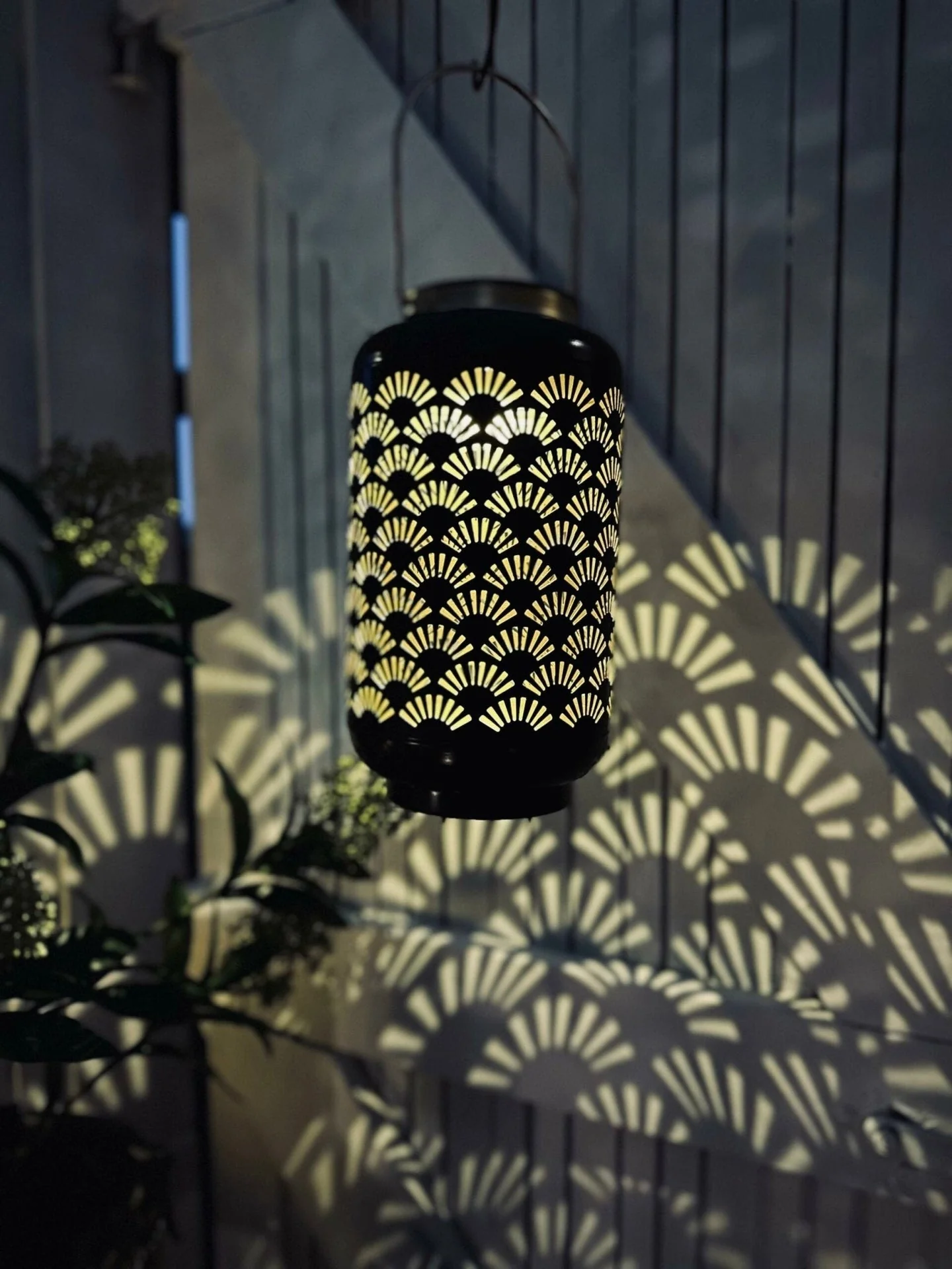 Lanterne med solceller – Sort / Gull