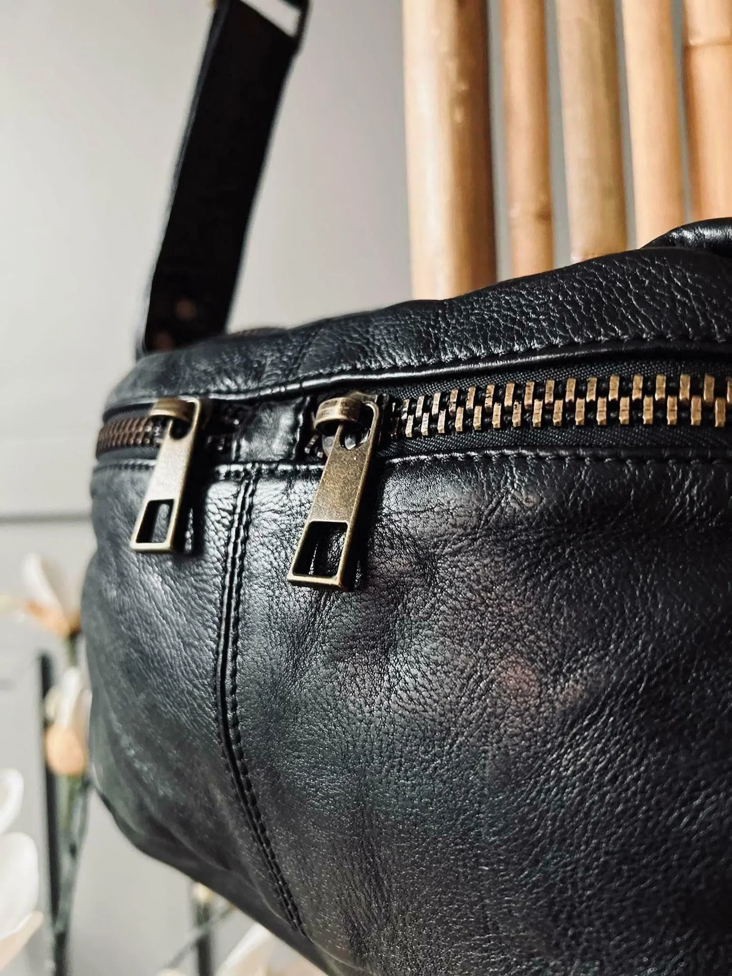 Cool crossbody-veske KALLI - kraftig skinn - Image 6