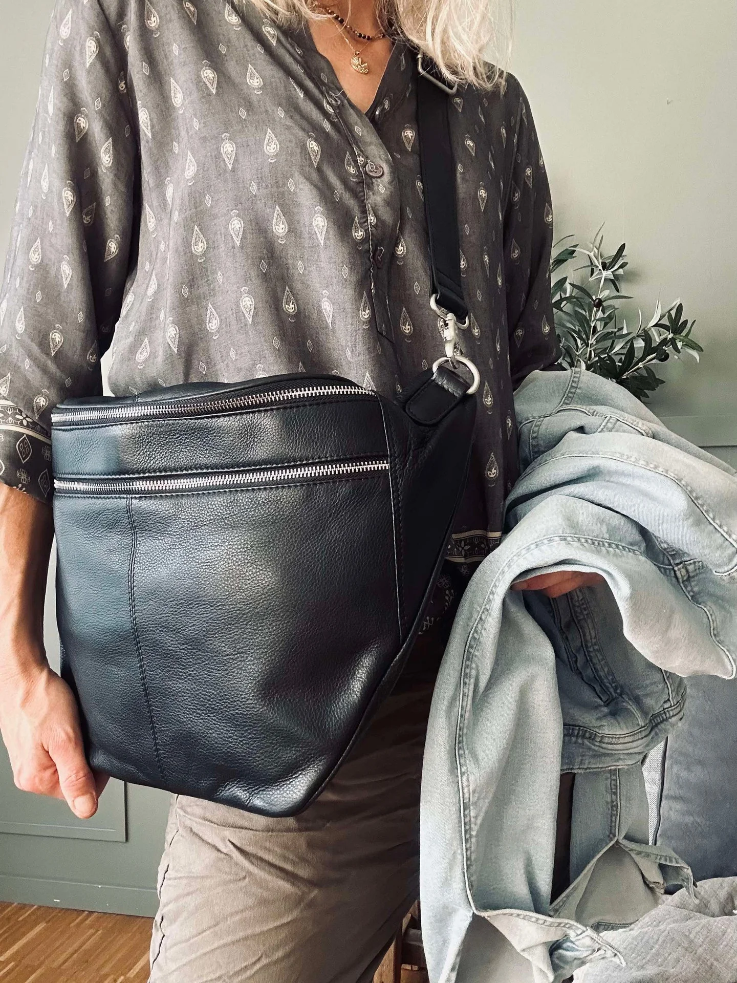 Bumbag BIG Astrid - Svart / Sølv - Image 6