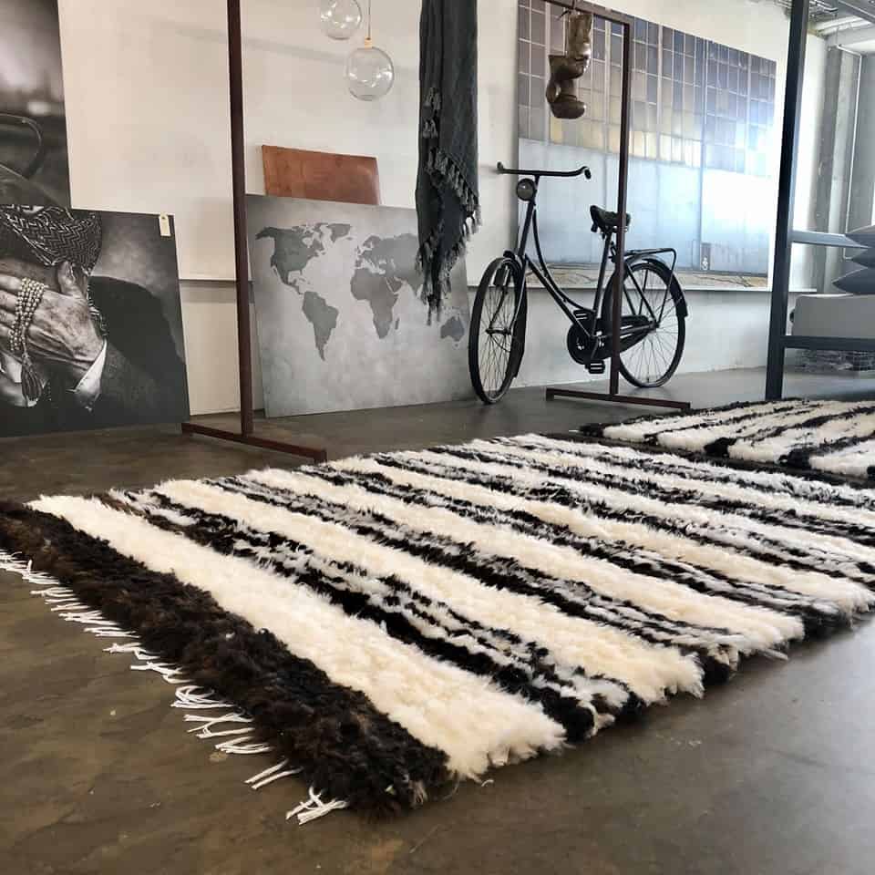 Stripet Håndsydd skinnteppe av lammeskinn – 200×155 - Image 4
