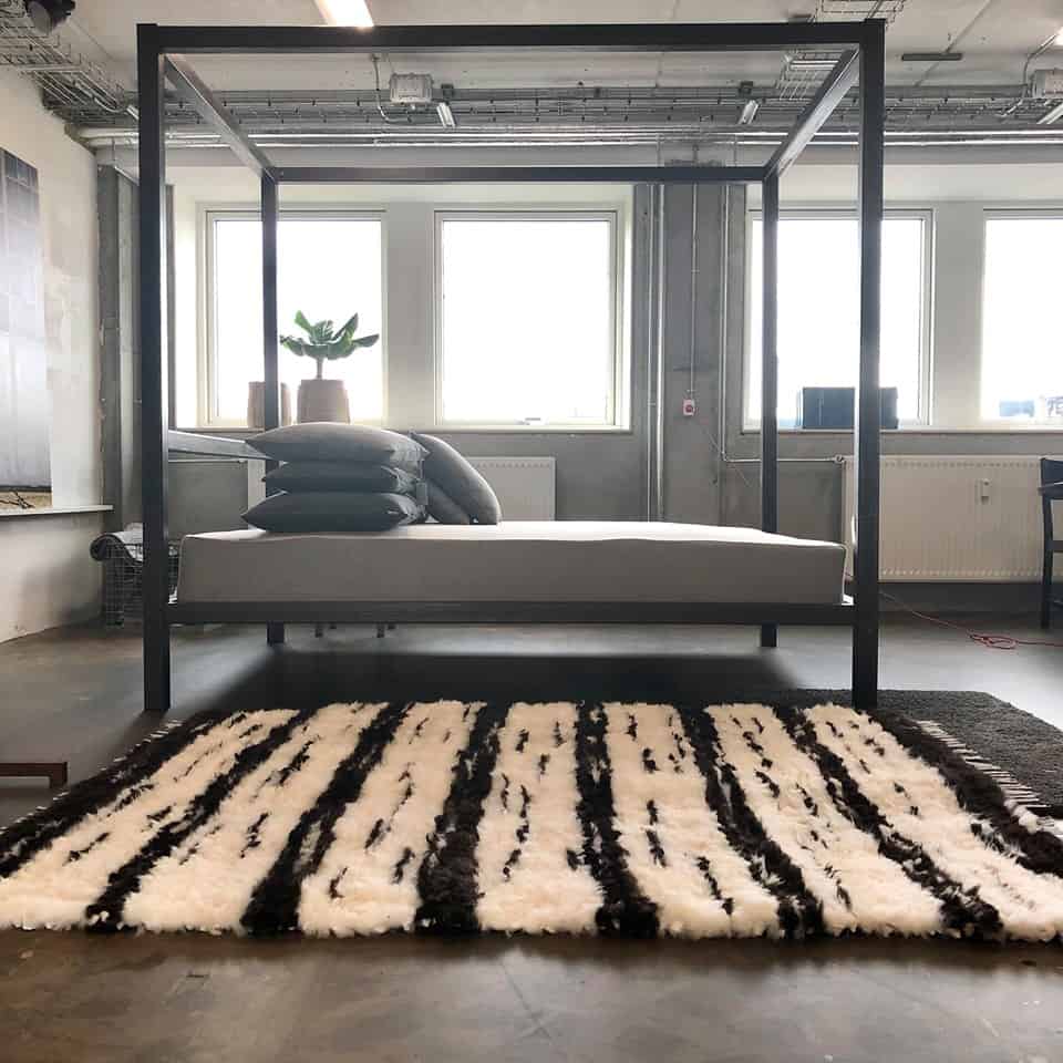 Stripet Håndsydd skinnteppe av lammeskinn – 200×155 - Image 7