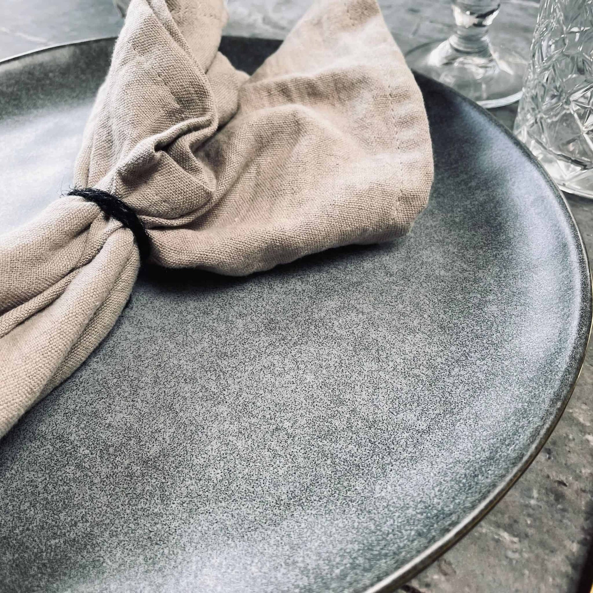 Tallerken Ø29 – Stentøy – Grå