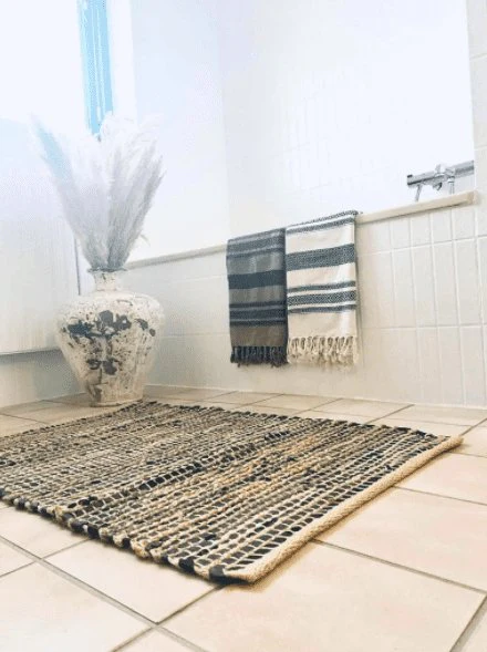 Gulvteppe i skinn og jute / baderomsmatte – 60x90cm - Image 5