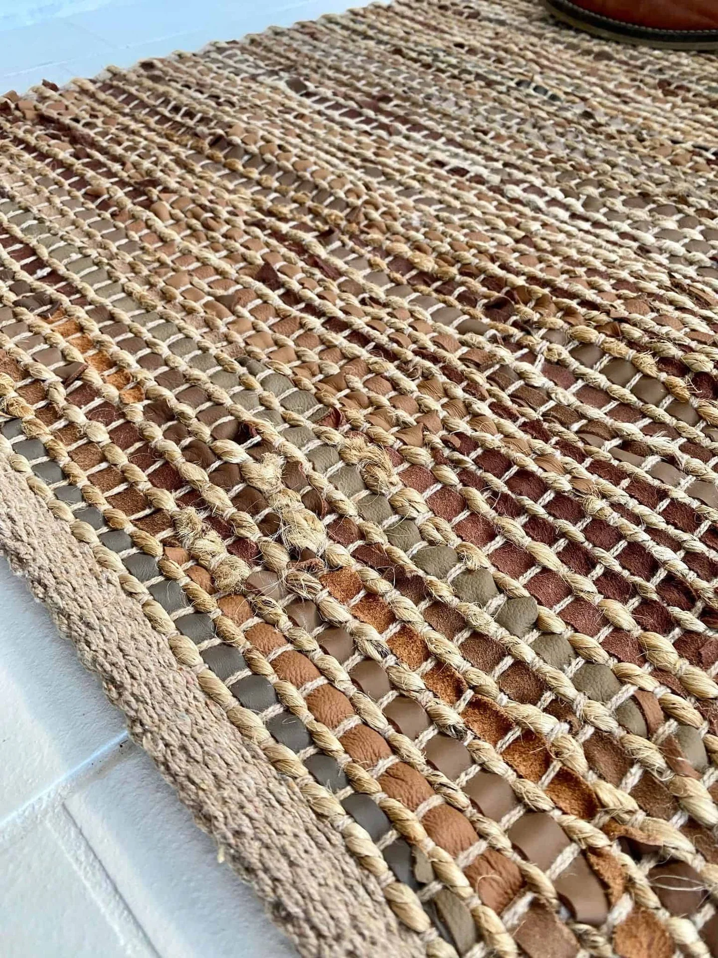 Gulvteppe i skinn og jute - Brun 60×90 - Image 2