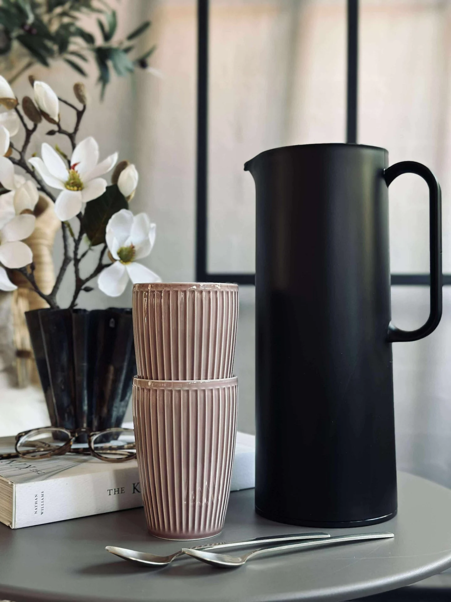 Termokanne med trykknapp-funksjon - 1 liter