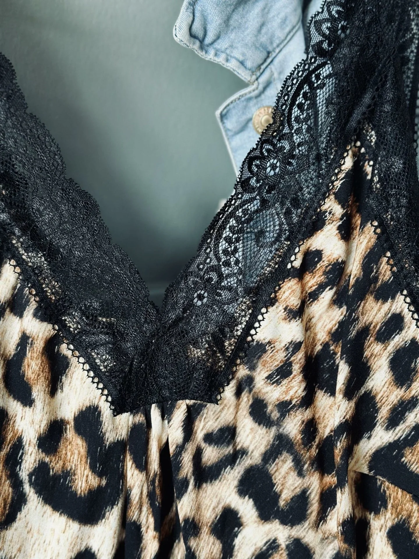 Topp med blonde – Leopard / beige - Image 2