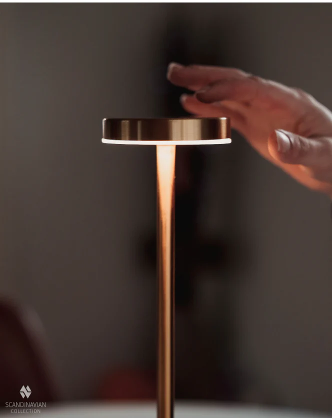 Touch bordlampe i gull - Image 3