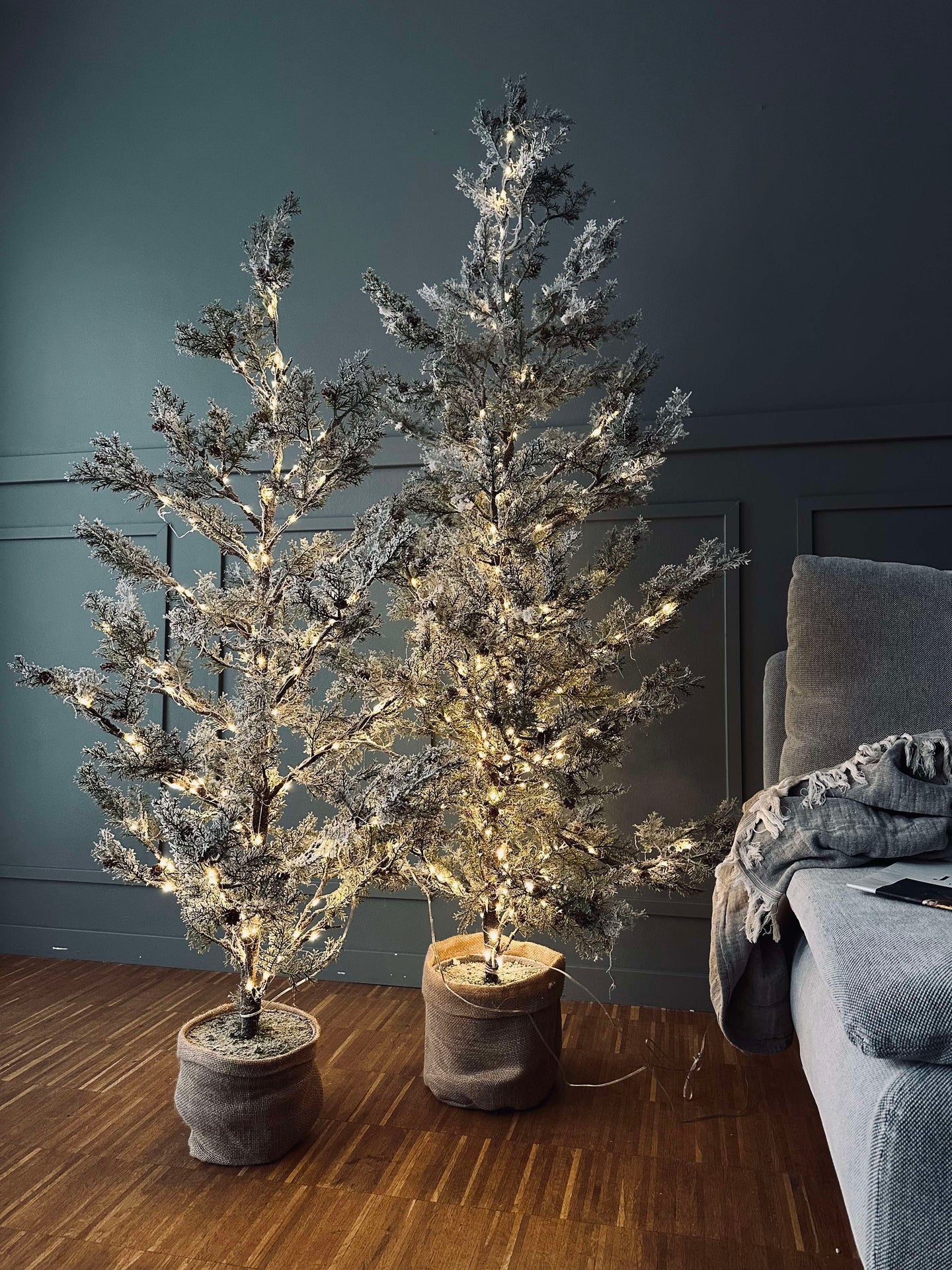 Tre med kongler og lyskjede - 150 cm - Image 9