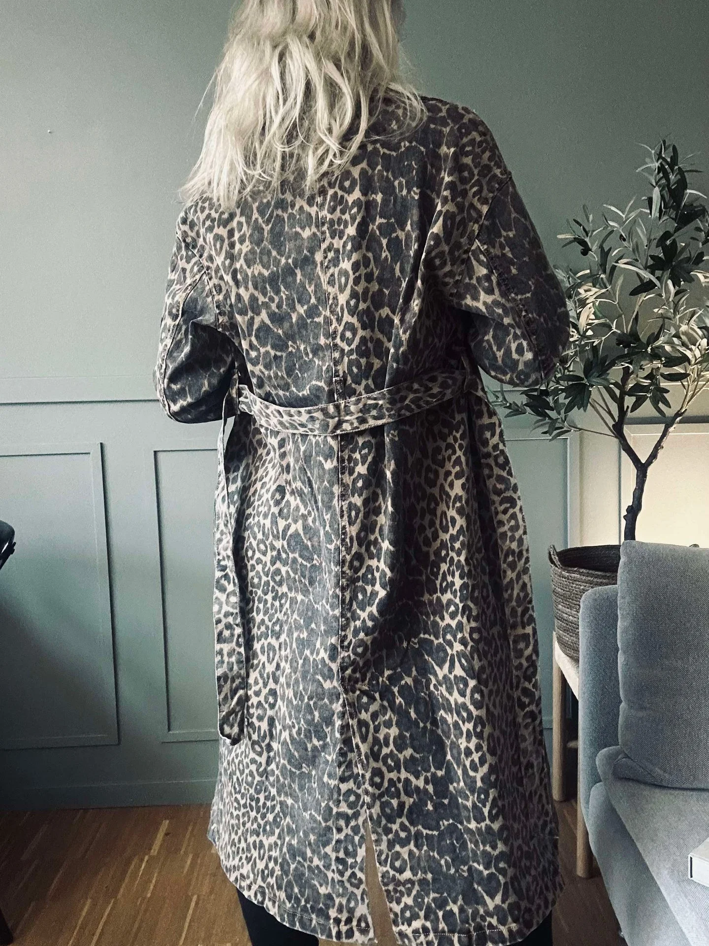 Trenchcoat Leopard - Image 6