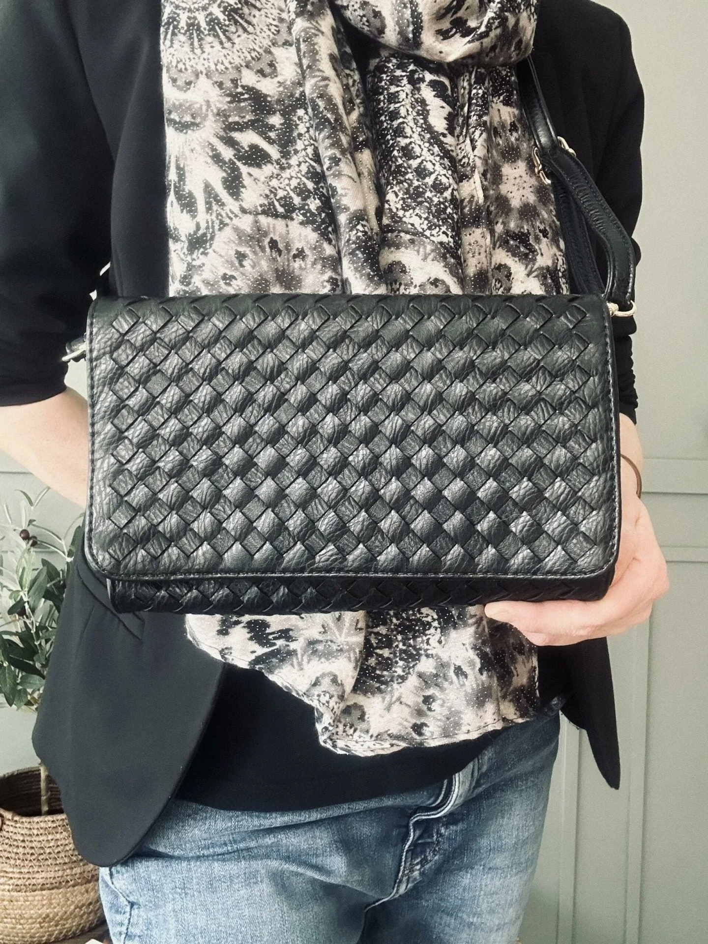 TREND Clutch – Black crossover - Image 7