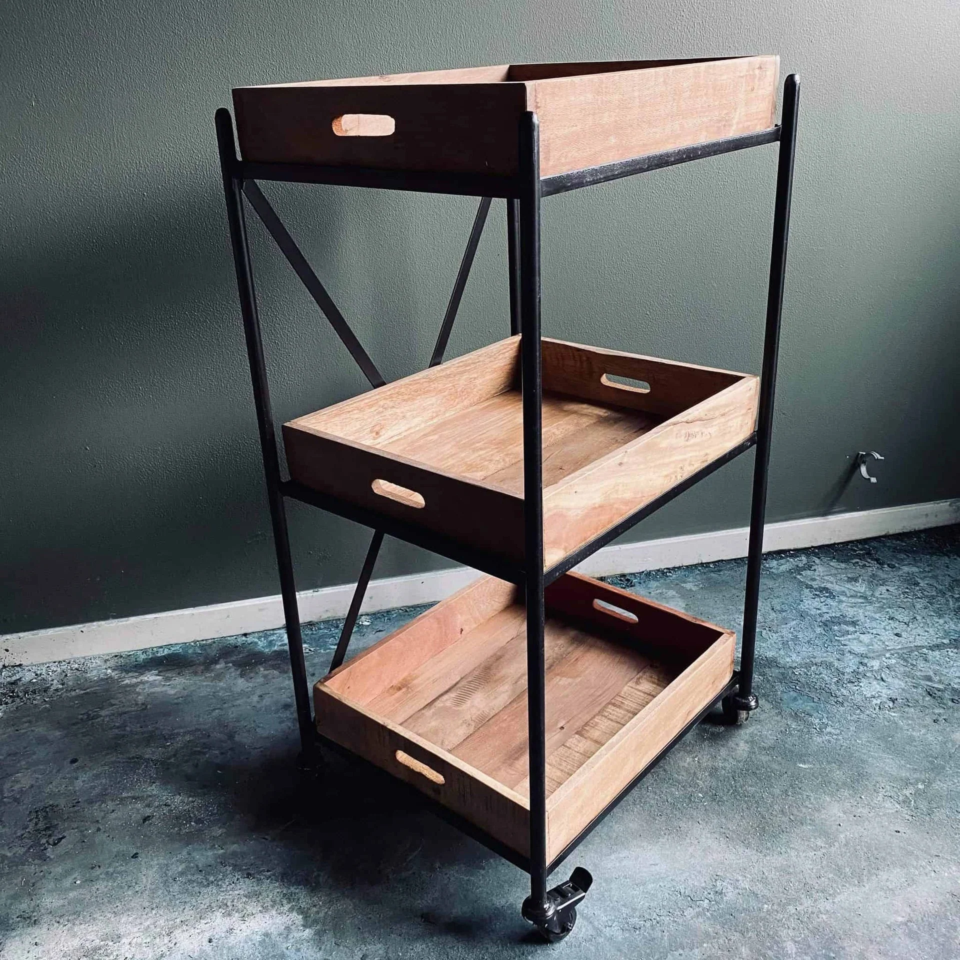 Rullevogn med 3 brett - Industrielt design