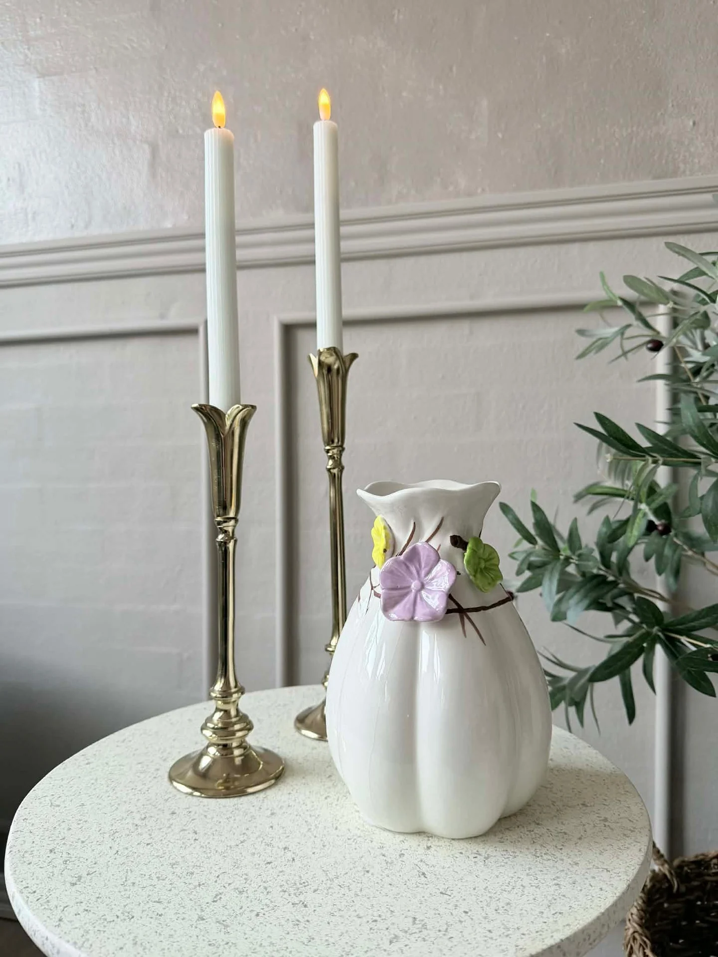Vase med dekor - Hvit eller Grønn - Image 10