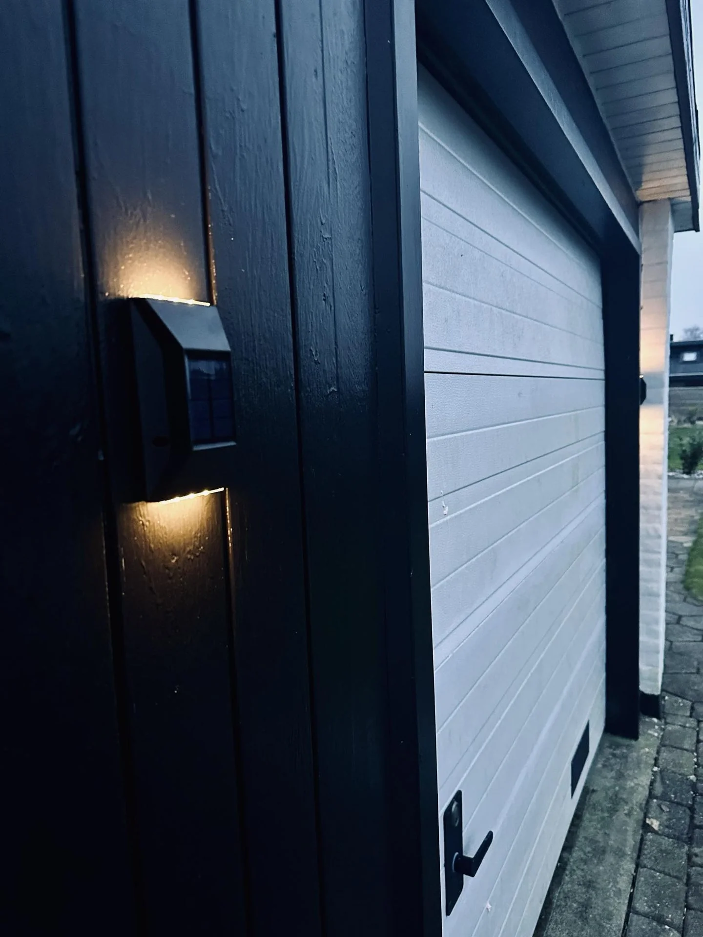 Vegglampe med solceller – Up & Down - Image 2