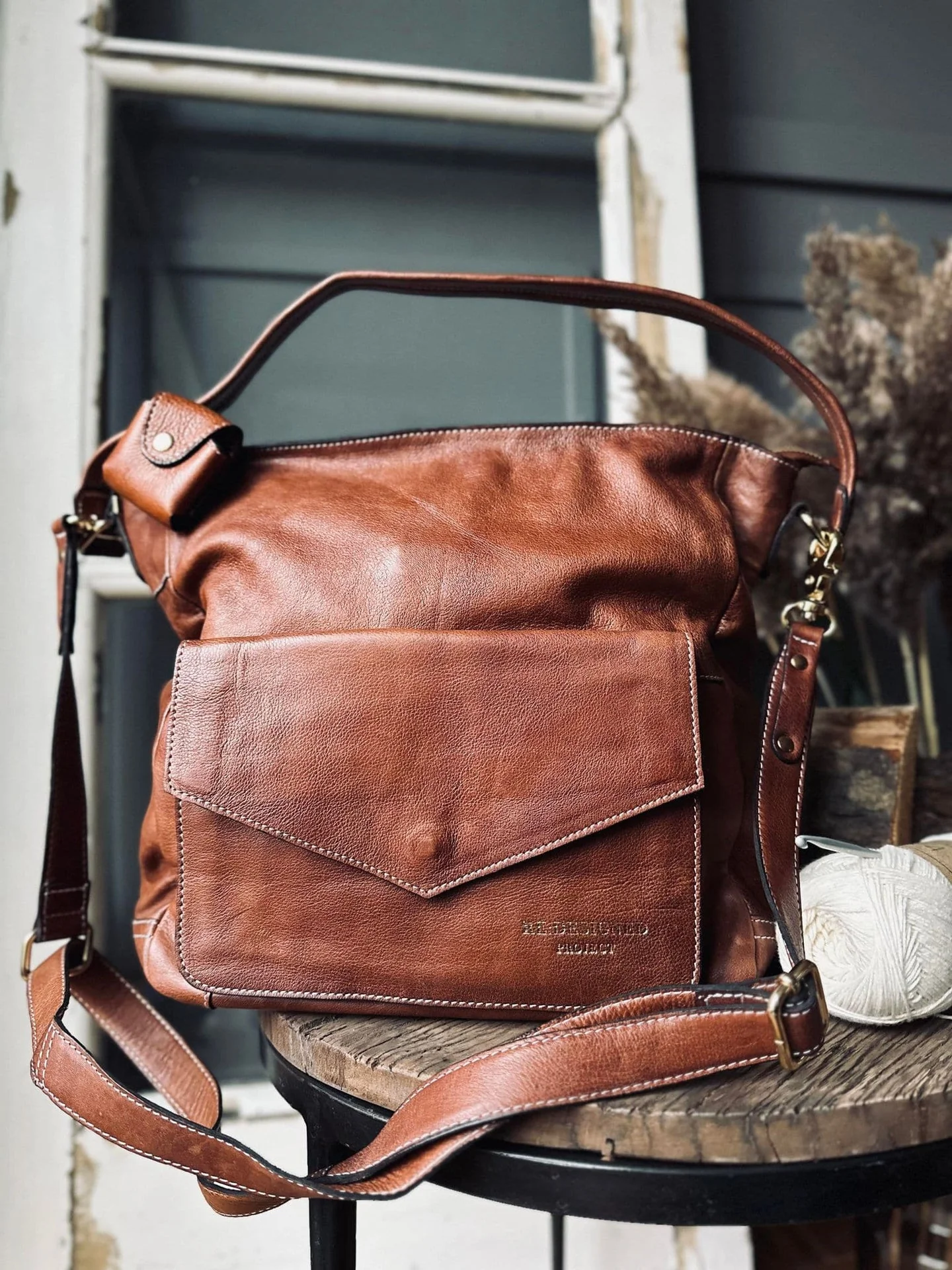 Veske m. lomme på front - Walnut / Gold